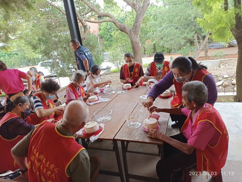 華山基金會「守護獨老」點燈祈福活動  點一盞燈祝福平安  幫助華山籌募弱勢長者服務經費