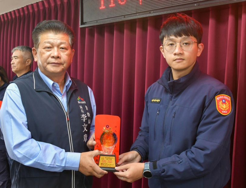 做了一次成功國民外交  警察局長李文章頒獎表揚洪祥傑