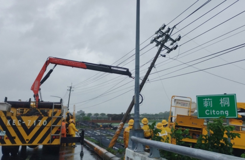 雲林停電戶數曾逾8萬多戶　草嶺村民協助台電一起來電