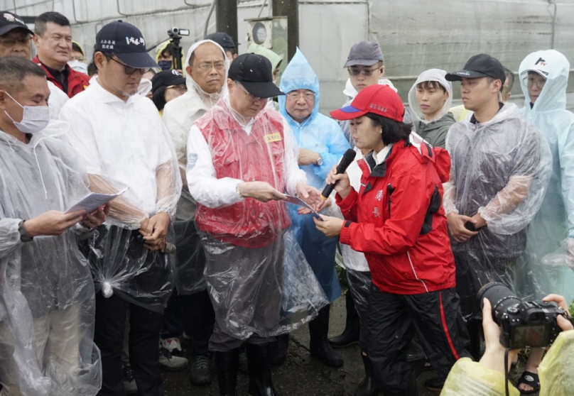 卓榮泰冒雨視察雲林農損水利　地方建議簡化補助流程速復耕