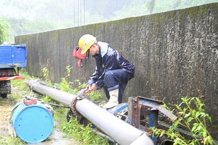 凱米颱風16萬餘戶停水   台水積極搶修   27日全面恢復供水