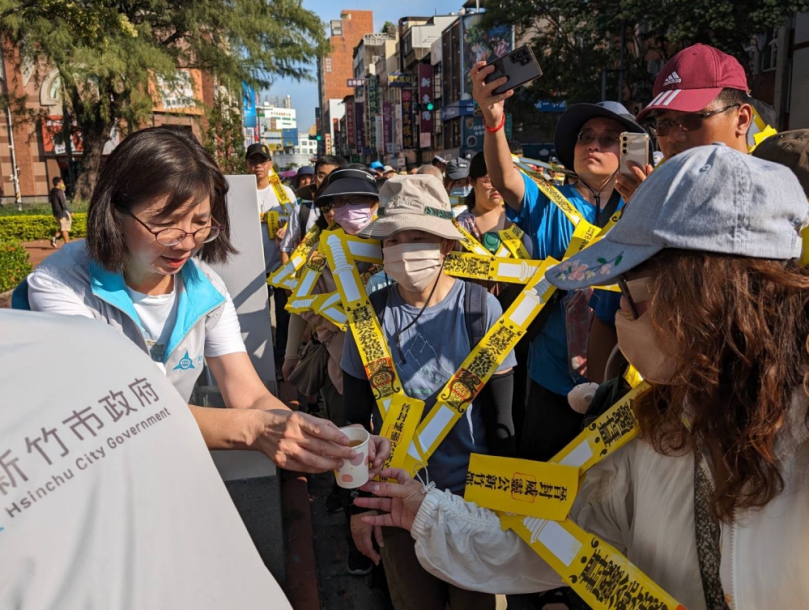 你贖罪了嗎？竹塹中元城隍祭「夯枷解厄」登場  超過3000人參加