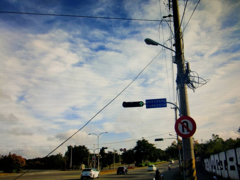 二名機車騎士遭掉落電線勾到摔車受傷送醫