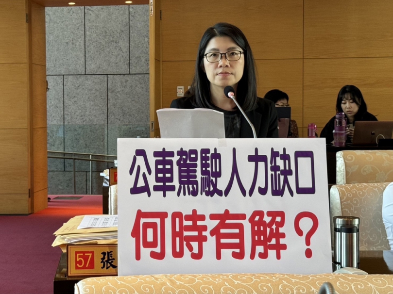 國民黨台中市議員張廖乃綸關切台中市公車駕駛人力不足、班次縮減，影響通勤族搭乘  要求市府盡速拿出具體辦法解決駕駛人力荒