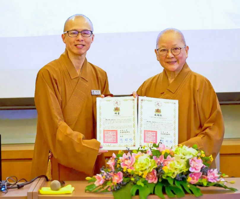 南華大學終身學院新加坡首開課 推廣獅城生死教育　50位種子師資獲頒證書