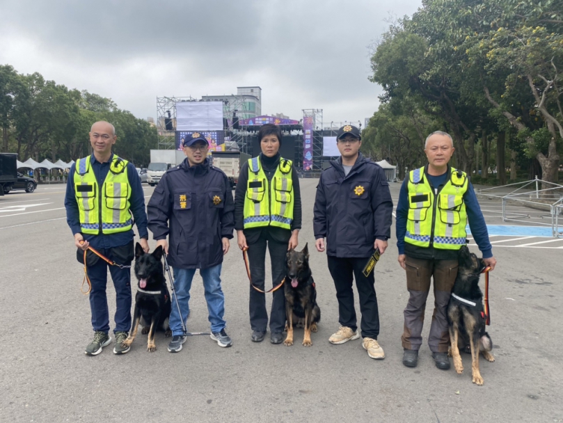 大新竹跨年晚會維安升級   警犬安檢   警用行動補給車暖胃更暖心