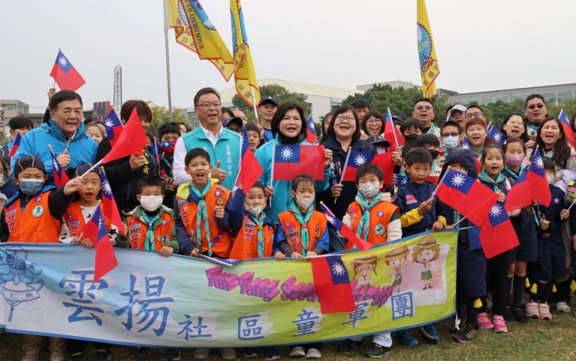 （影音）／雲林縣元旦升旗邁向卓越　200壽星齊慶生健走迎新年