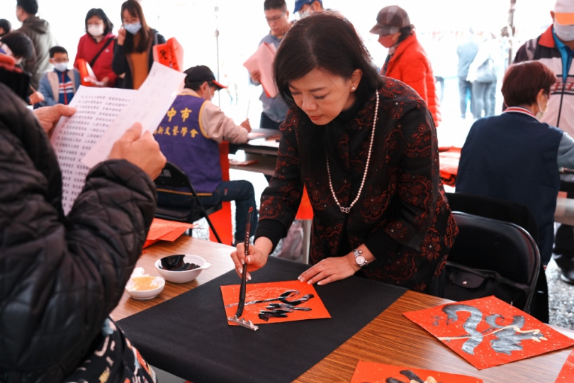 台中孔廟蛇燦年發迎春揮毫1月11日登場  前200名入園可獲開運豬福鈴鐺吊飾