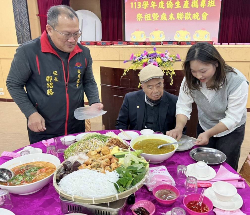 致用有愛，僑生春節祭祖暨師生聯歡餐會  歌聲、美食、紅包與驚喜溫暖迎新春