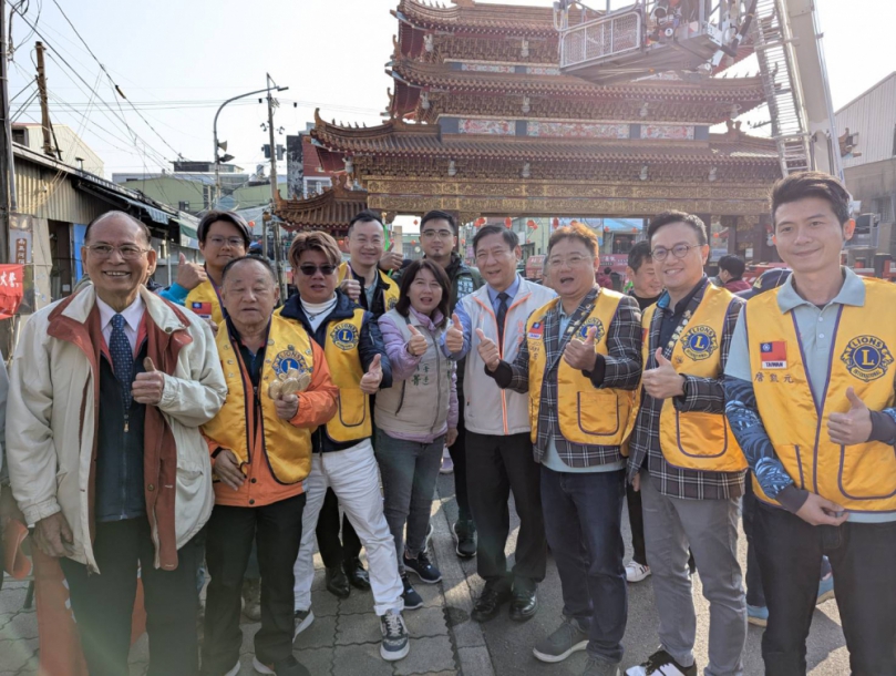 台南市長夫人劉育菁出席關廟公所名家揮毫贈春聯及愛心年菜發放