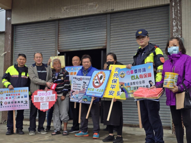 清水警分局及高美警友站致贈轄區弱勢及獨居長者物資