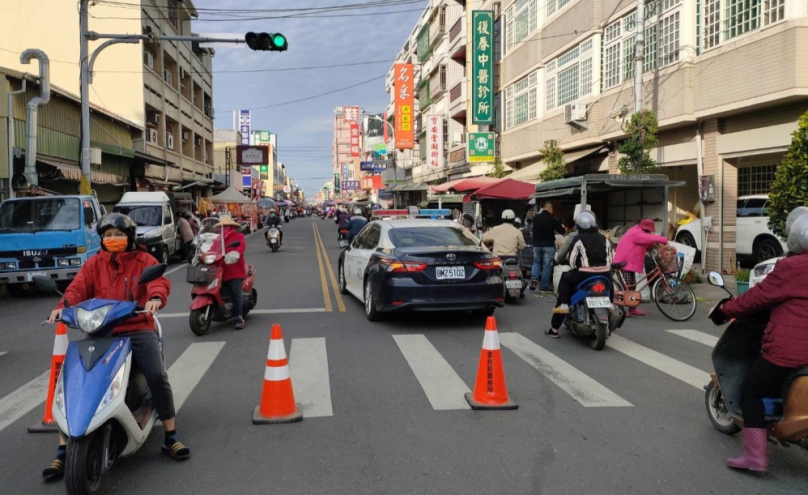 西螺年貨大街湧人潮　警方管制有序恢復順暢