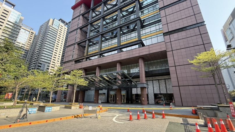 台中新光三越氣爆案  民進黨台中市議員江肇國、張家銨、周永鴻痛批盧秀燕市府縱容管理失靈讓台中的公安悲劇不斷輪迴！中市府都發局：若發現百貨商場疑似違規裝修  民眾檢舉屬實必開罰