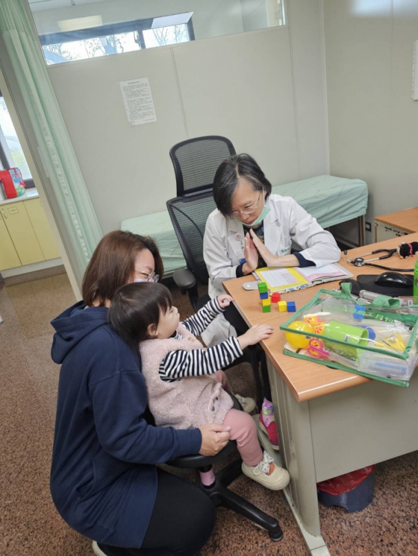 陪伴孩子健康發育    中市衛生局鼓勵善用兒童發展篩檢服務