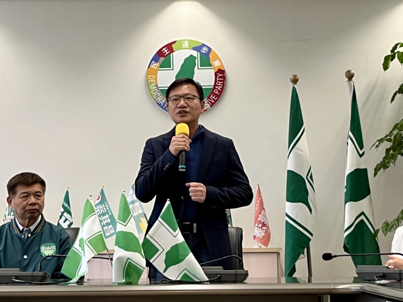 清明連假首日   民進黨台中市議員王立任服務處不打烊   民眾熱烈響應罷免連署行動