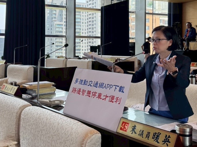 智慧化停車憂資訊落差   停車服務APP僅十萬人次下載   國民黨台中市議員朱暖英：應配合活動推廣普及使用