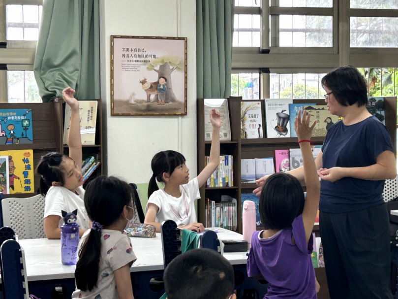 福德國小推廣「身教式持續安靜閱讀和雙閱讀」。（照片福德提供）