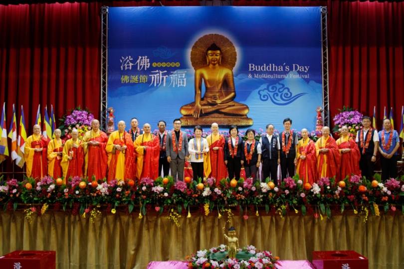 大台中佛教會浴佛祈福   2千人共沐佛恩   台中市長盧秀燕：四時無災、世界和平、國家安定