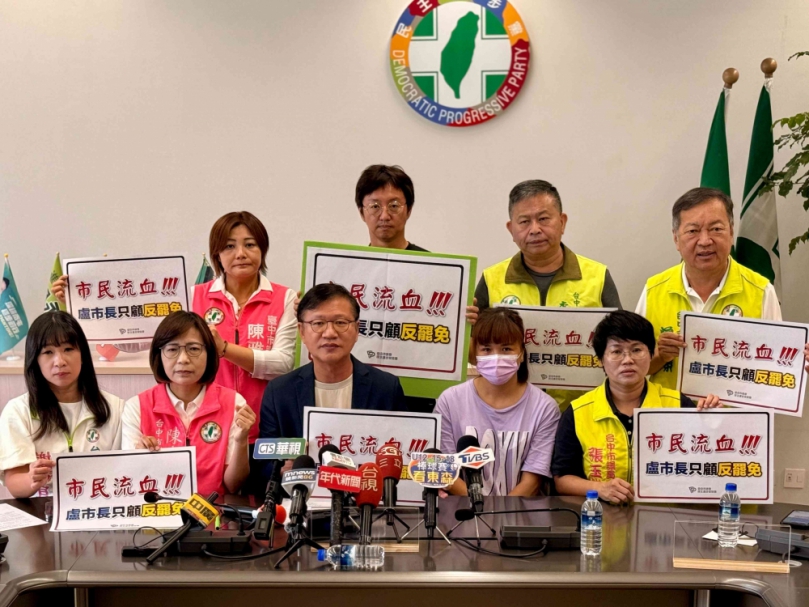 民眾因公共安全缺失受傷未獲理會民進黨團群起痛批市長盧秀燕荒廢市政