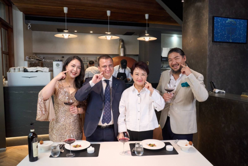 共享鍋烤歡樂時光！ 盧市長邀義大利駐台代表入鏡「台中鍋烤節」形象影片