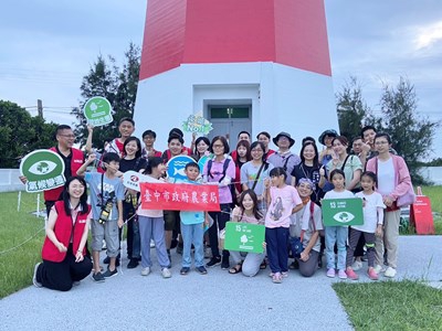 中市農業局與和潤企業邀大小朋友溫馨守護高美陸蟹留下安心回家的路