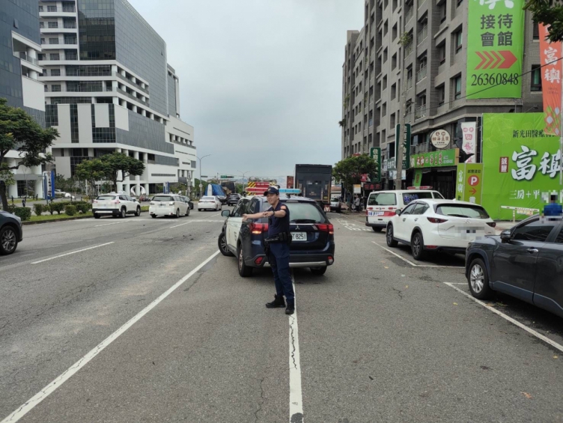 中市沙鹿區向上路七段發生火燒車意外無人受傷