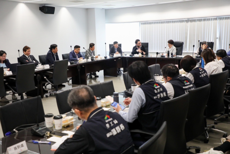 台中產業面臨關稅匯率雙重壓力  中市府關心中小企業衝擊並啟動因應  市長盧秀燕建議先不要苛責賴總統跟談判團隊  並建議賴總統趕快專心在處理國家重大危機上