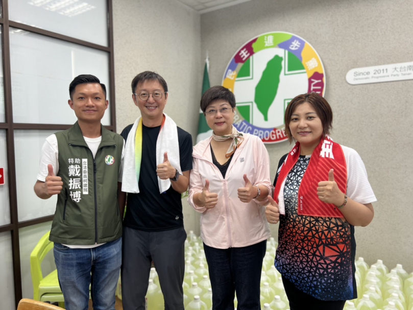 連日豪雨造成南台灣多處災情  民進黨台中市議員江肇國、陳雅惠等人率領志工隊投入台南鹽水與後壁地區災後家園清理工作