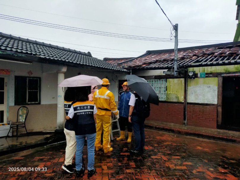 佳里區前進指揮所媒合屋頂修繕工程順利展開