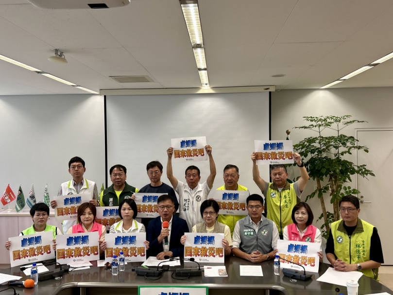 台中市長盧秀燕在放晴的第一天率團出訪澳洲  台中市議會民進黨團怒批市民仍在等待協助，市長卻不在  令人憂心市政責任被拋諸腦後  國民黨團書記長李中認為民進黨團理由不知所謂