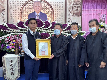 畢生深耕台中文史  市長盧秀燕頒贈褒揚狀追念陳炎正先生