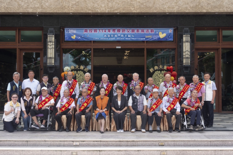 爸爸節快樂! 16位模範父親接受許淑華縣長表揚