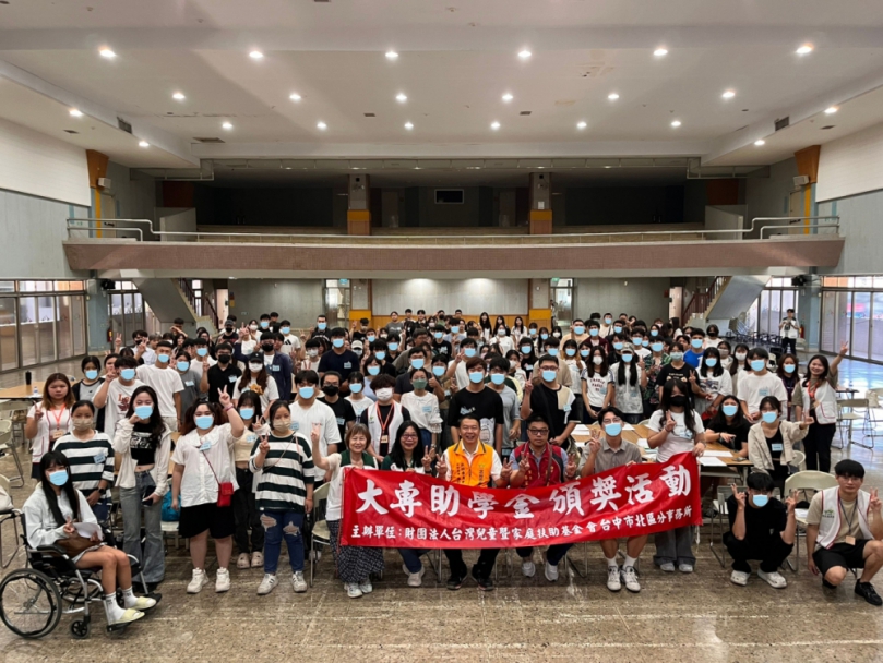 北台中家扶中心頒發2025年大專獎助學金 用計畫與行動，陪伴青年築夢踏實
