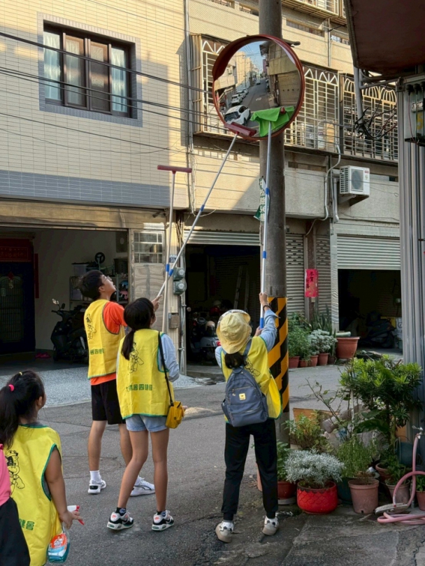 大安區農會四健會響應「反光鏡菩薩」精神    擦亮交通安全守護之眼