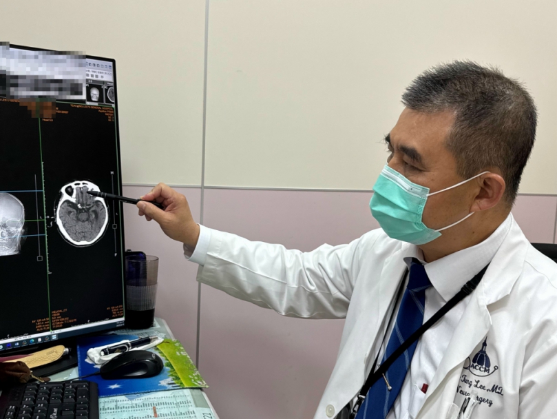 9旬翁牽機車跌倒頭撕裂腦出血   醫籲注意居家安全