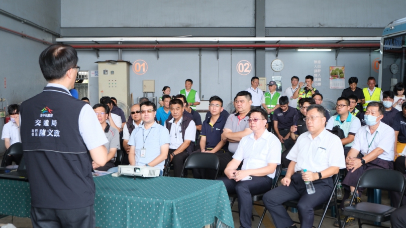 中市模擬電動公車防災演練   強化駕駛、乘客與消防應變能力