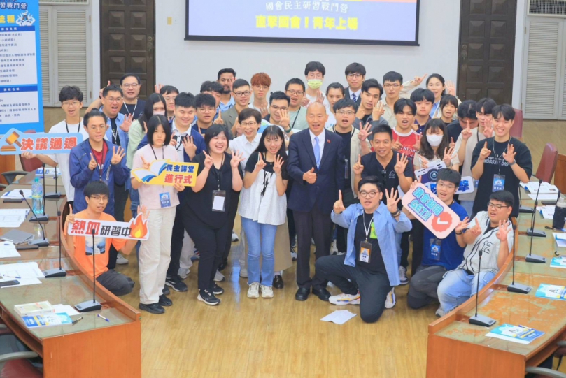 青年培力點燃民主火炬！國會民主戰鬥營成功 韓院長、江副院長親授心法激勵學子