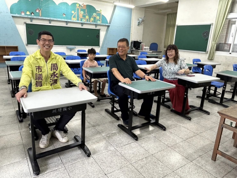 中市更換課桌椅計畫未含老舊可調式  民進黨議員周永鴻揭隱憂籲納入  教育局：中市投入4.5億啟動「陪你長大」計畫   課桌椅汰換不中斷