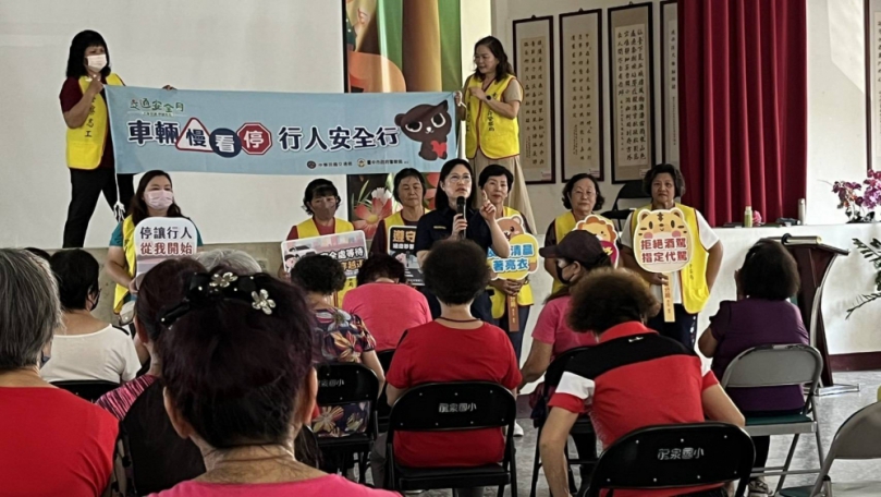 烏日警加強高齡者族群交安宣導    晨昏運動穿鮮明衣物