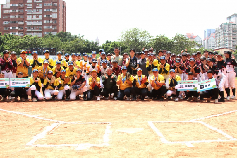 女力強棒現身傳承   全國女子棒球聯賽台中開打