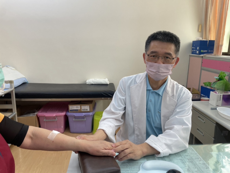 手指卡卡小心板機指　中醫治療有方法    浮針療法搭配理筋手法    助緩解手指僵硬與疼痛