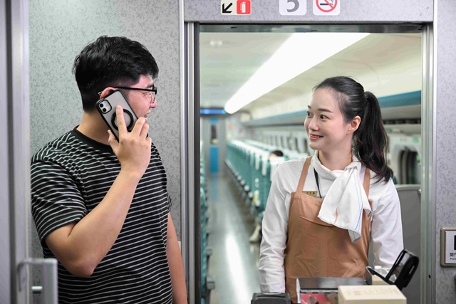 3C用耳機、玄關講手機、交談降低音  實現車廂寧靜文化請從你、我做起！