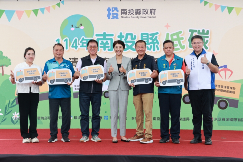 鄉鎮環保生力軍---清運車、機具「大閱兵」 許淑華縣長「校閱」後撥交鄉鎮市