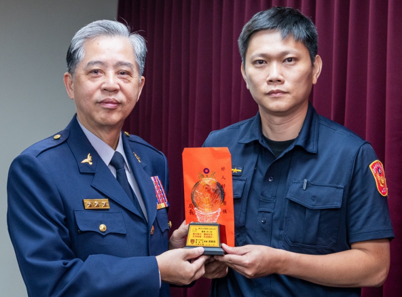 吳仁智勇救輕生女子   局長吳敬田公開表揚