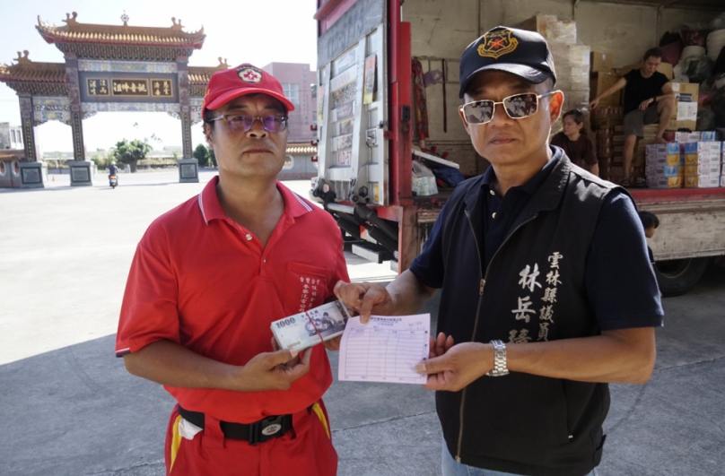 （影音）／寺廟百坪廣場化身集散中心　西部各界愛心物資湧向花蓮