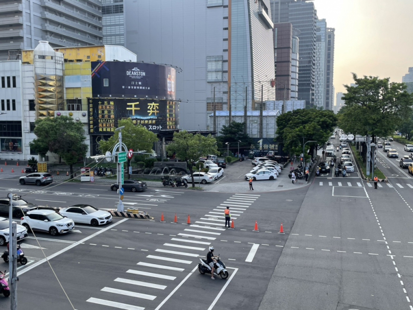 新光三越復業首日  市府多管齊下維持秩序  交通大致順暢