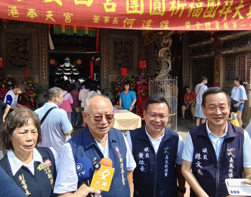 新港奉天宮契子女中秋回宮團圓 隆重祈福團拜切蛋糕