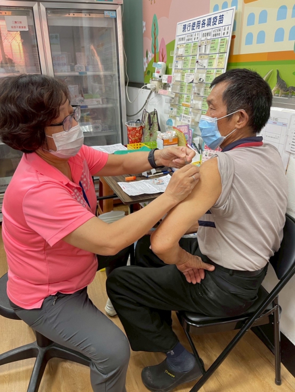 流感疫苗開打首週接種踴躍！國慶連假將至   衛生局籲儘早接種、提升防護力