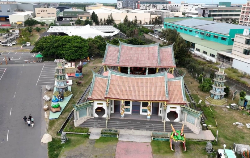 柬埔寨台商返台捐贈擋風牆石材  護聖宮信眾冬季來臨將不再寸步難行