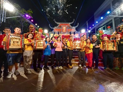 大庄媽7天6夜進香回鑾海線「跑大轎」接駕民政局長祈求國泰民安